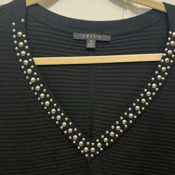 Cyrus Sweater 2XL with grommet details - Picture 11 of 12